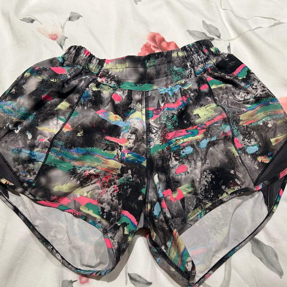 Lululemon Hotty Hot Shorts Size 4 EUC